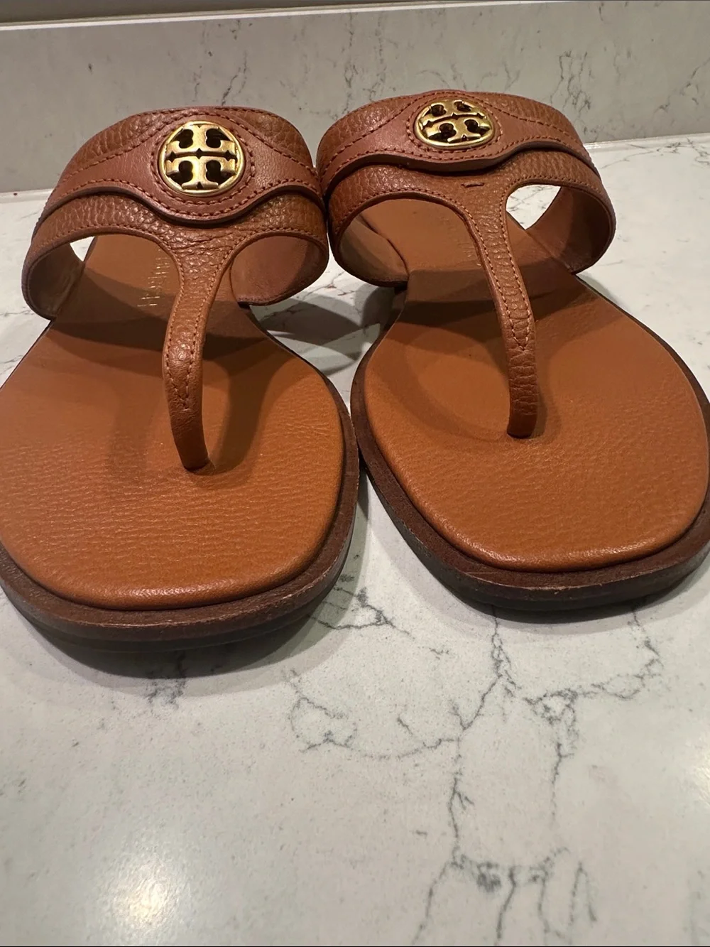 Tory Burch Carson Thong Welt Sandals Aged Camello Size 8